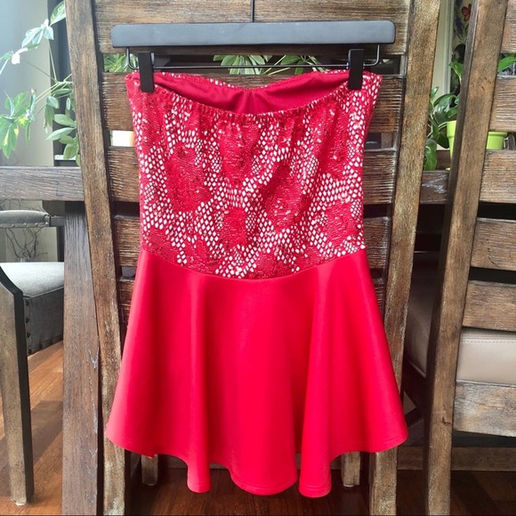 Windsor Red Strapless Top - Picture 2 of 11